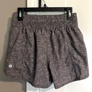 Lululemon Tracker Short V 4” Lined Heather Black - Size 4